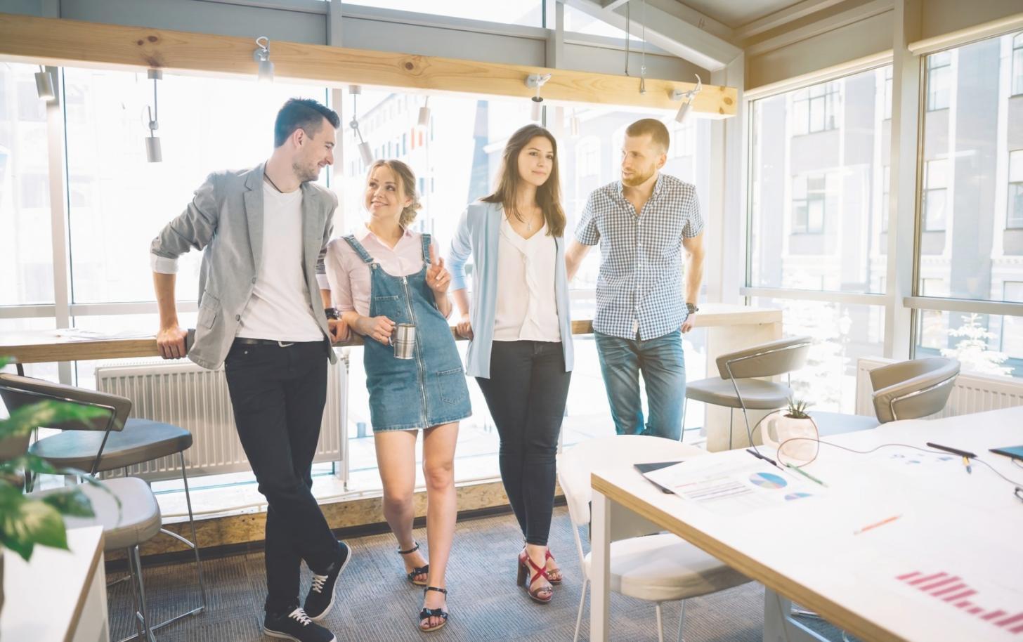 Professionelle Beratungssituation mit Fokus auf strategische Vertriebsplanung